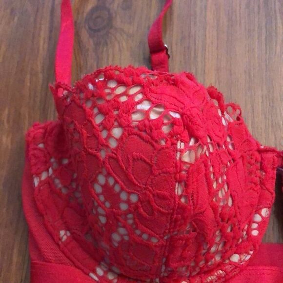 Victoria’s Secret lace and crochet red Demi cup bra size 32D. - Picture 2 of 9